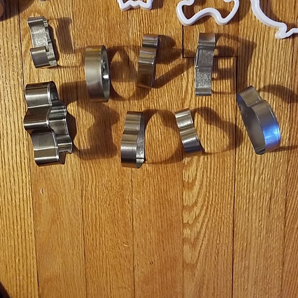 15 Pieces Cookie Silicone moulds, Cutters etc. - Picture 6 of 8